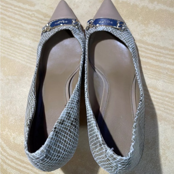 Beautiful nude snakeskin Coach kitten heels - Picture 6 of 7